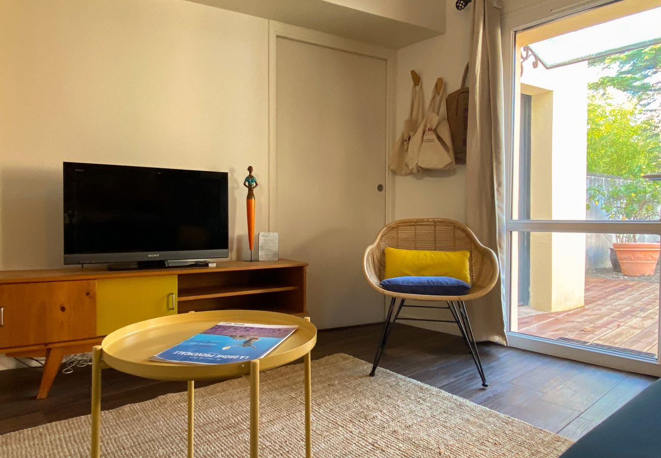 Gîte Rural à Saint-Paul-Trois-Châteaux - Maison à louer, jardin privé, Drôme Provençale