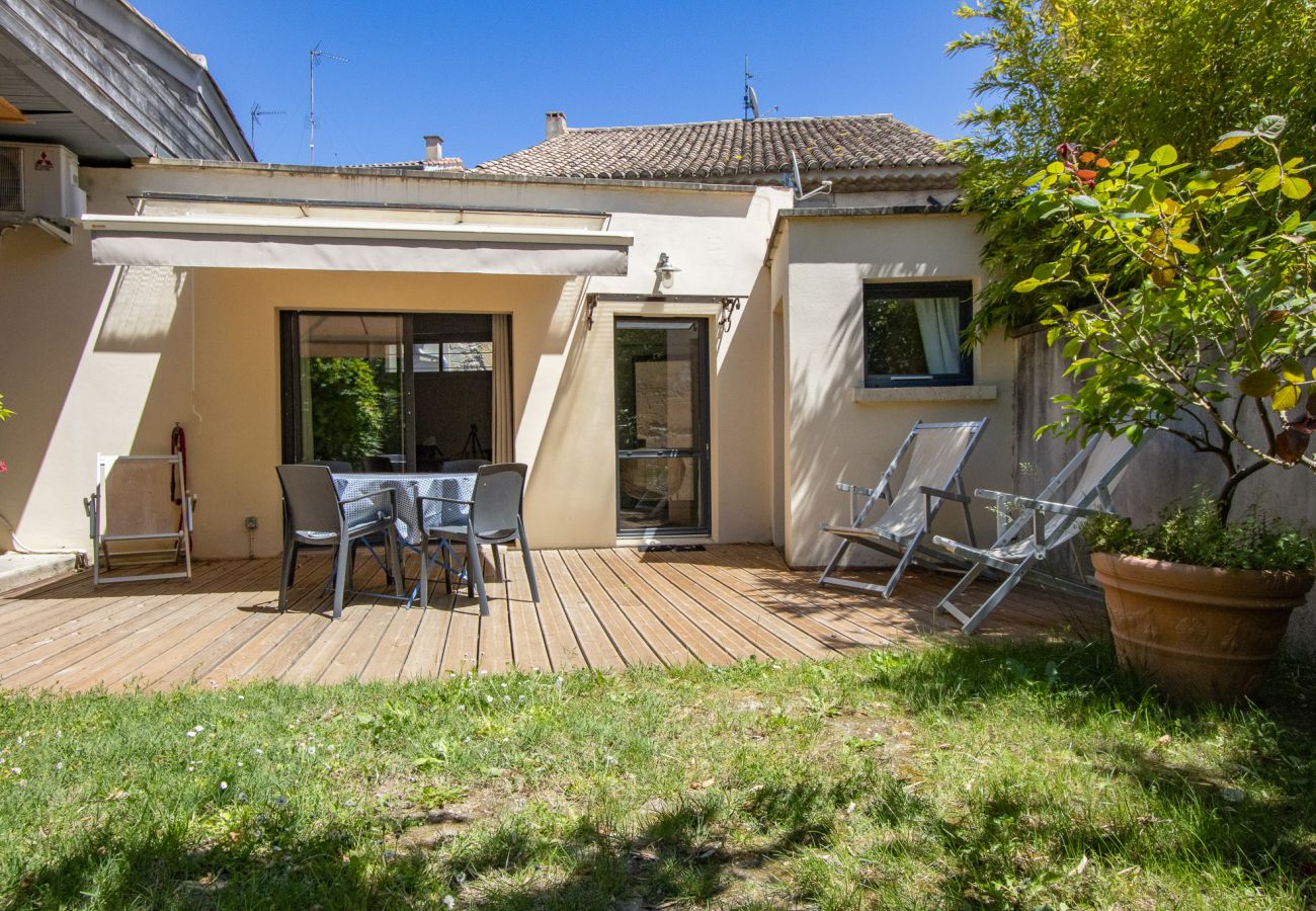 Gîte Rural à Saint-Paul-Trois-Châteaux - Maison à louer, jardin privé, Drôme Provençale