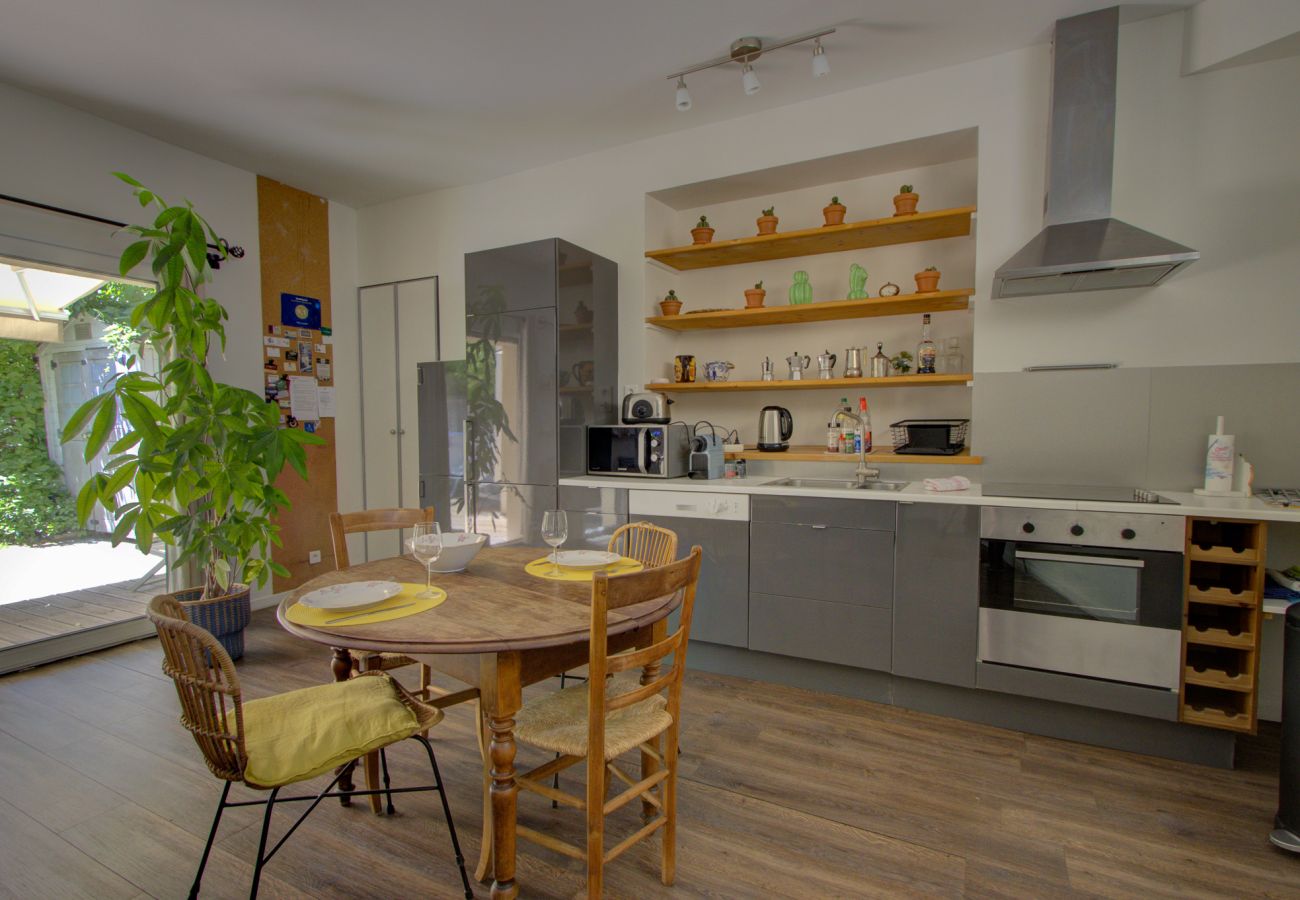 Gîte Rural à Saint-Paul-Trois-Châteaux - Maison à louer, jardin privé, Drôme Provençale