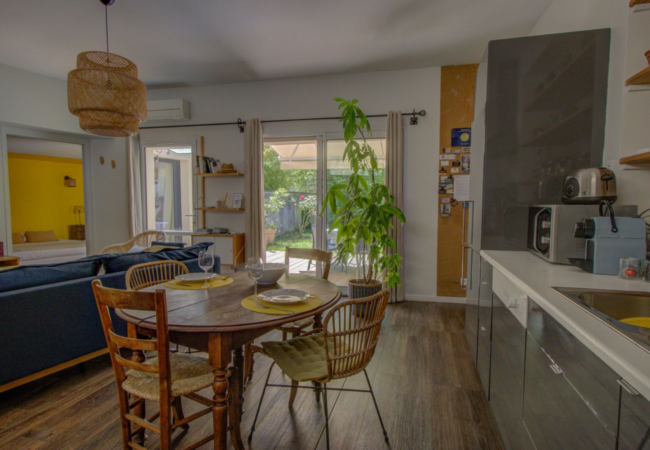 Gîte Rural à Saint-Paul-Trois-Châteaux - Maison à louer, jardin privé, Drôme Provençale