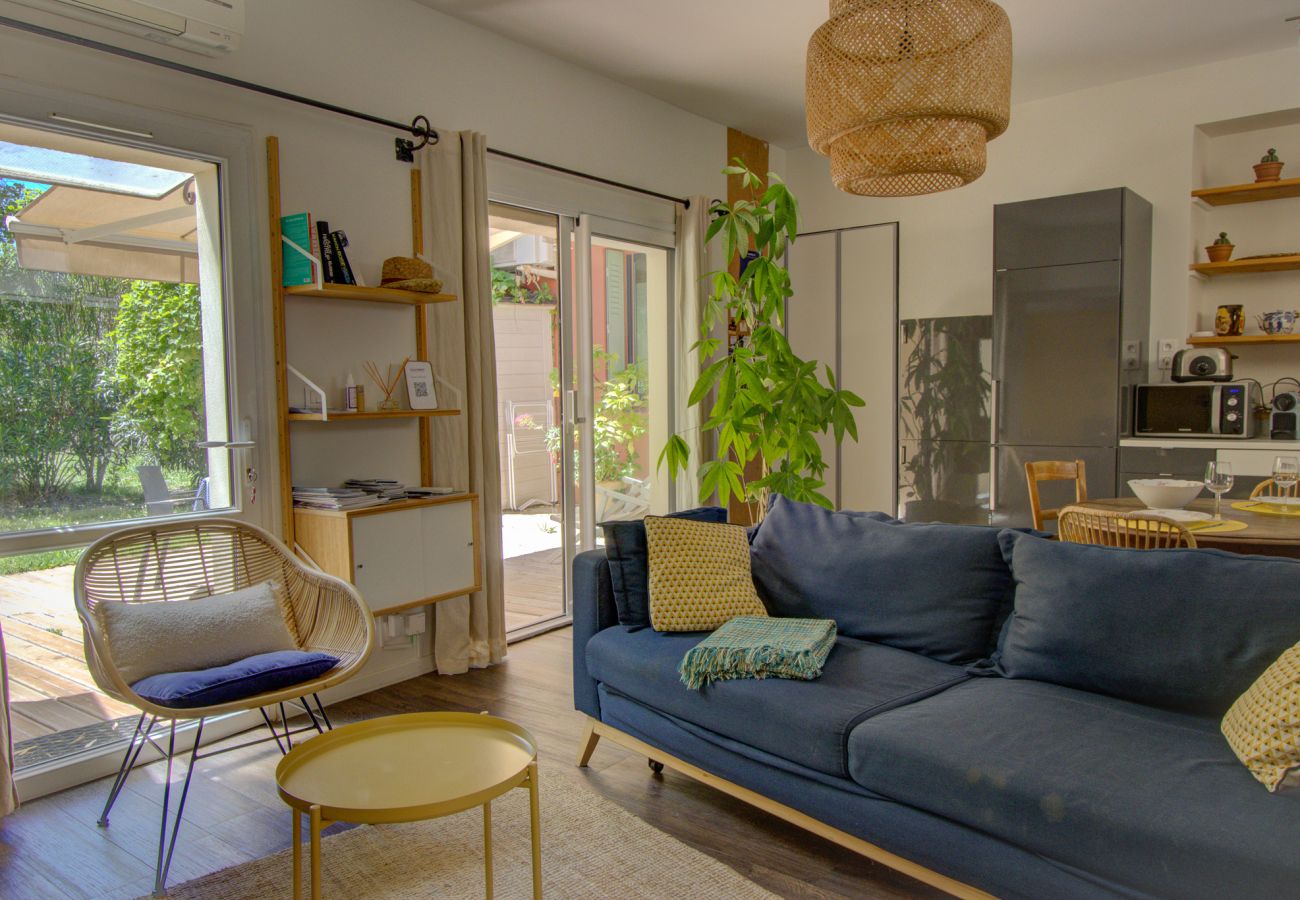 Gîte Rural à Saint-Paul-Trois-Châteaux - Maison à louer, jardin privé, Drôme Provençale