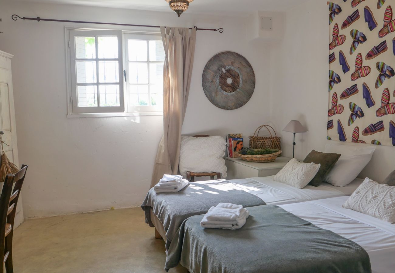 Maison à La Garde-Adhémar - Authentique mas provençal avec piscine en Drôme Provençale, La Garde Adhémar