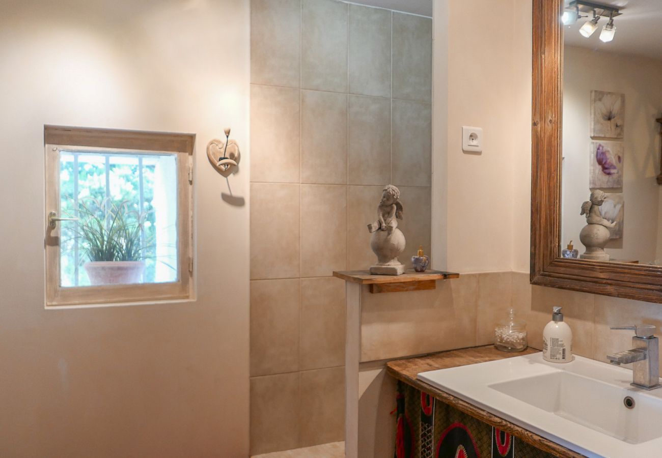 Maison à La Garde-Adhémar - Authentique mas provençal avec piscine en Drôme Provençale, La Garde Adhémar