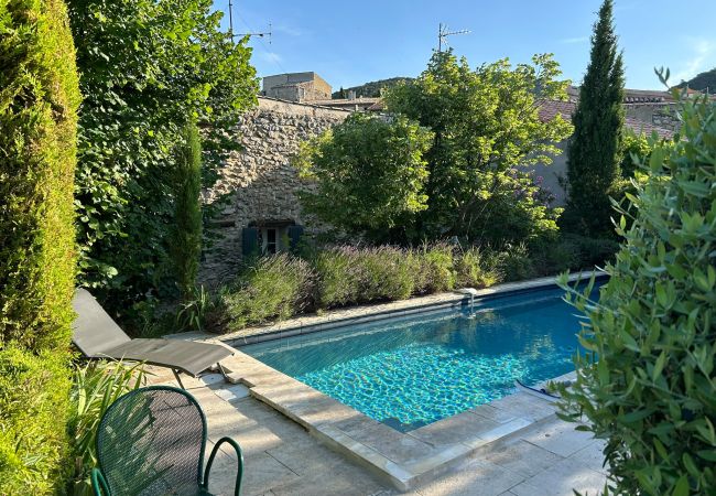 Maison à Rousset-les-Vignes - Maison du Lac avec piscine privée, en Drôme Provençale