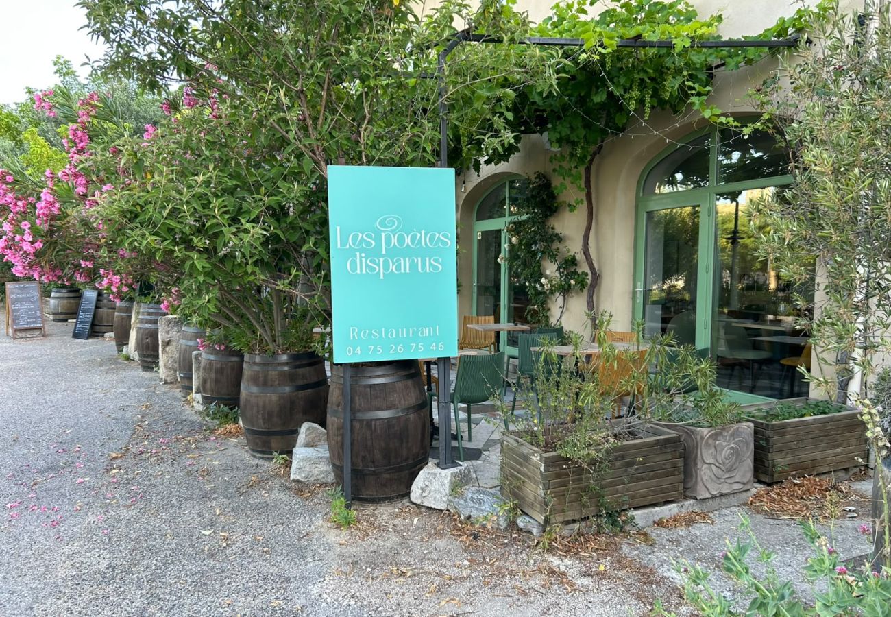 Maison à Rousset-les-Vignes - Maison du Lac avec piscine privée, en Drôme Provençale
