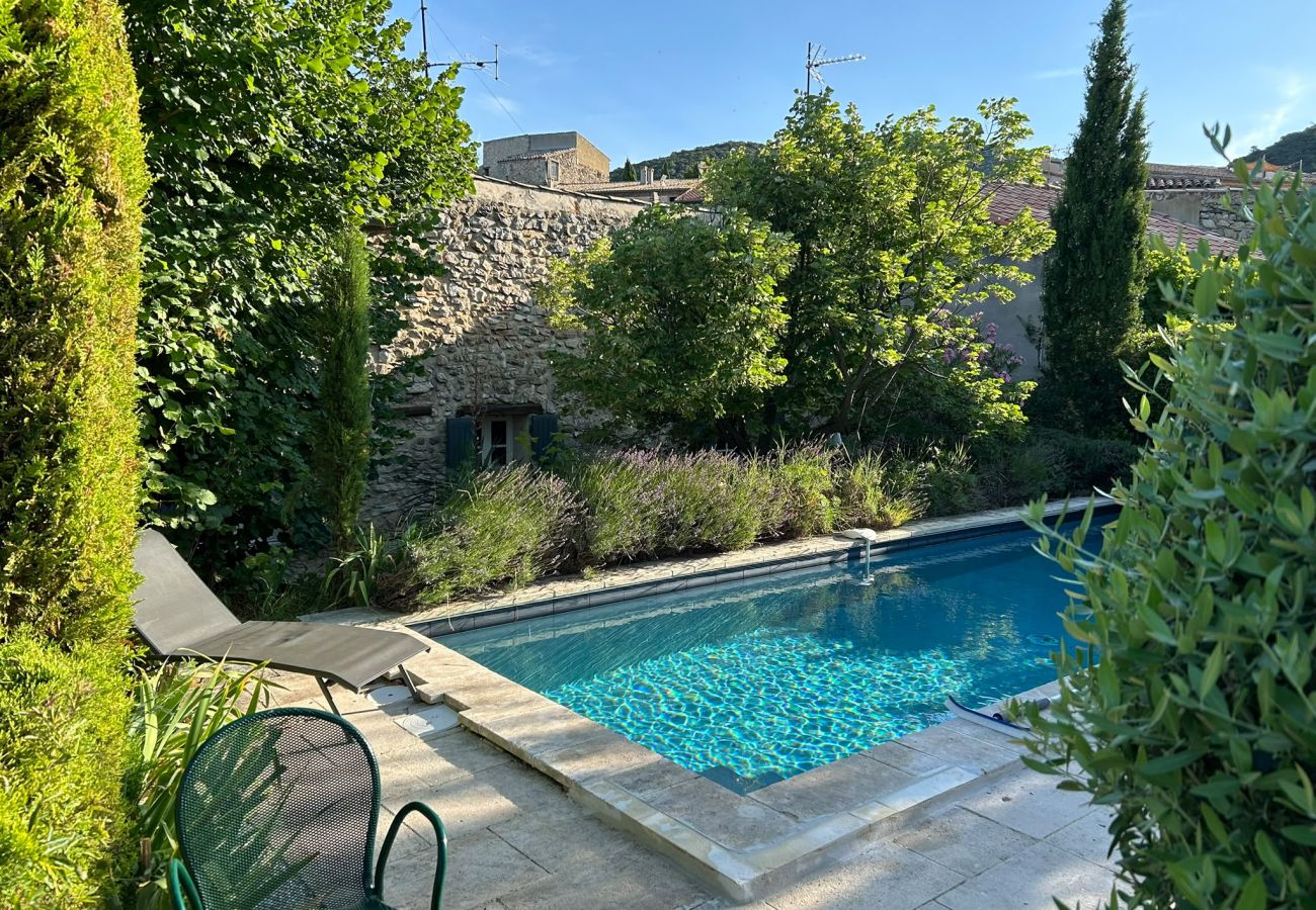 Maison à Rousset-les-Vignes - Maison du Lac avec piscine privée, en Drôme Provençale