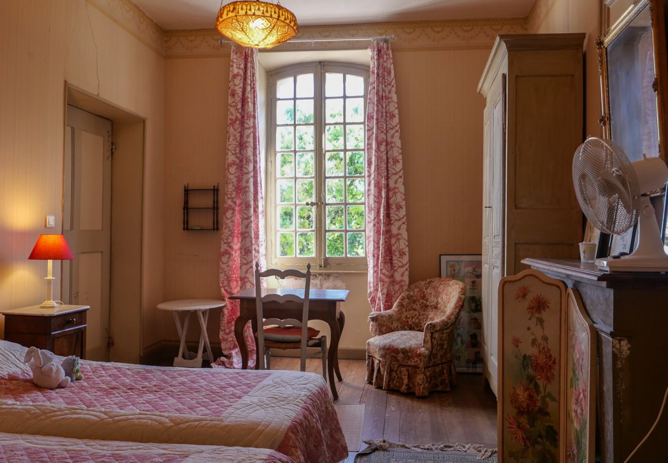 Maison à Rochegude - Grande maison bourgeoise avec piscine au cœur de la Drôme Provençale