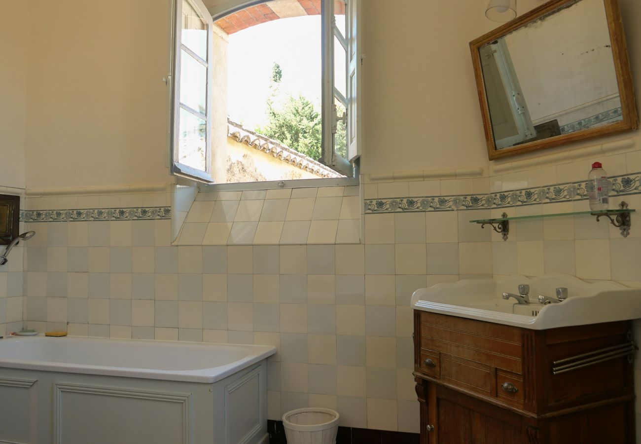 Maison à Rochegude - Grande maison bourgeoise avec piscine au cœur de la Drôme Provençale