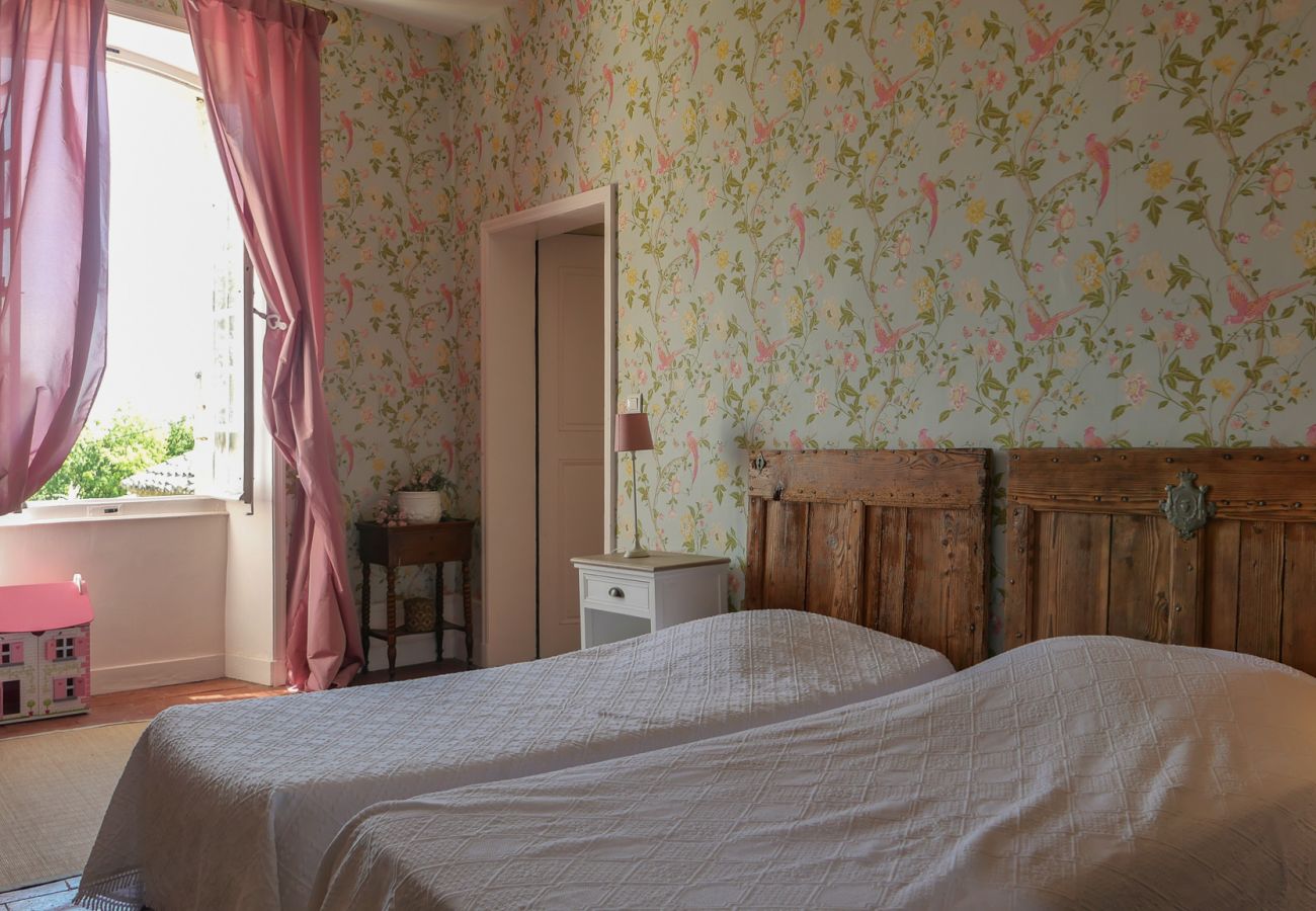 Maison à Rochegude - Grande maison bourgeoise avec piscine au cœur de la Drôme Provençale