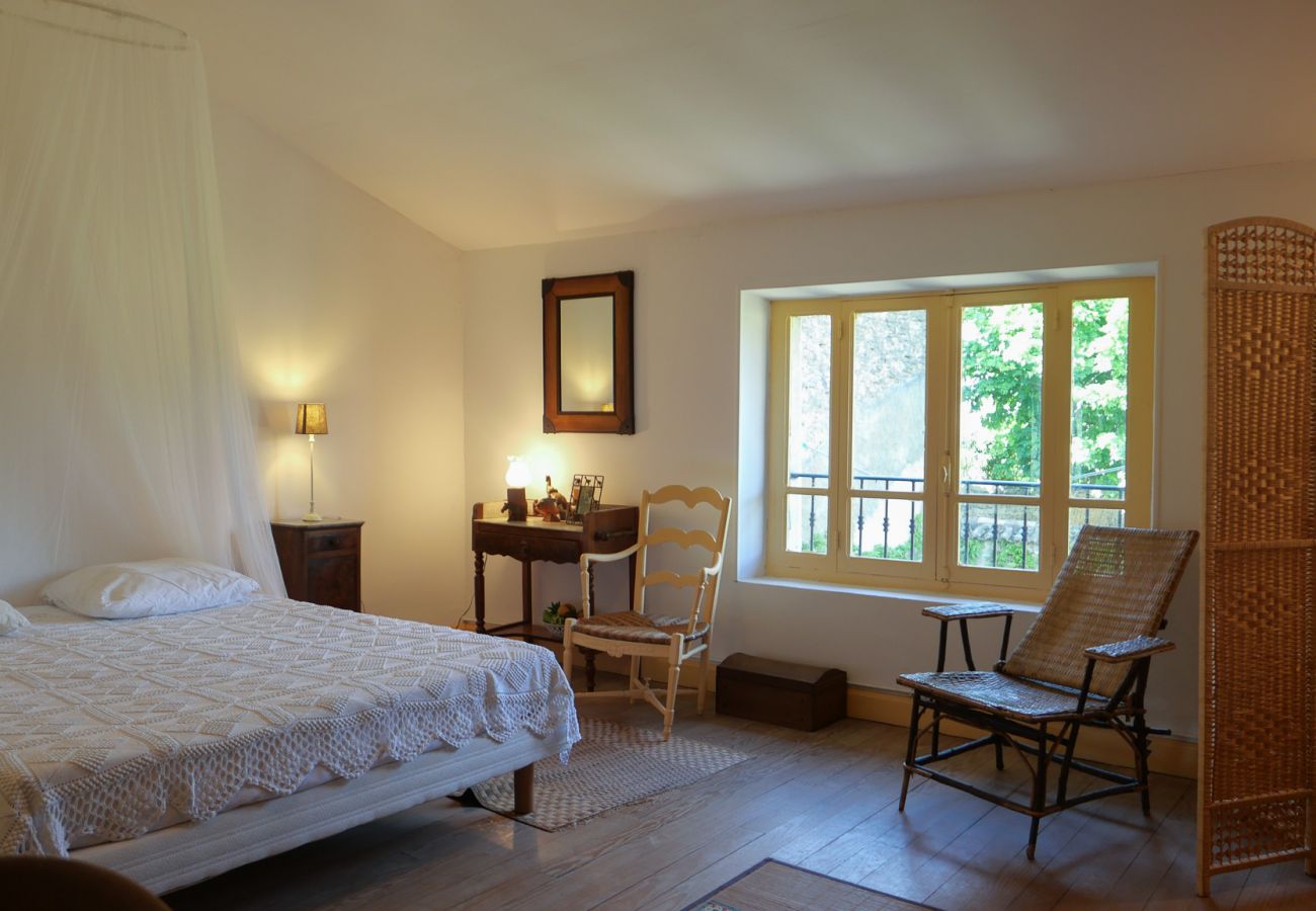 Maison à Rochegude - Grande maison bourgeoise avec piscine au cœur de la Drôme Provençale