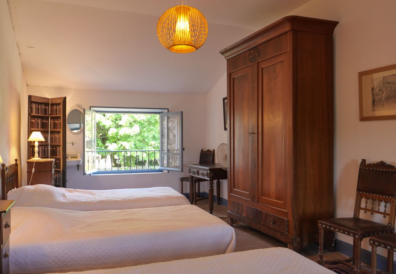 Maison à Rochegude - Grande maison bourgeoise avec piscine au cœur de la Drôme Provençale