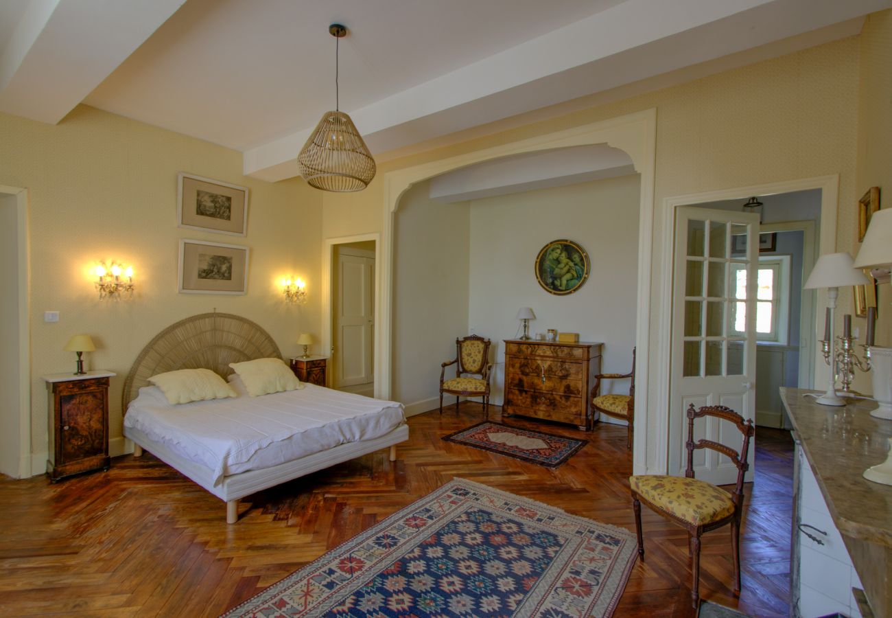 Maison à Rochegude - Grande maison bourgeoise avec piscine au cœur de la Drôme Provençale