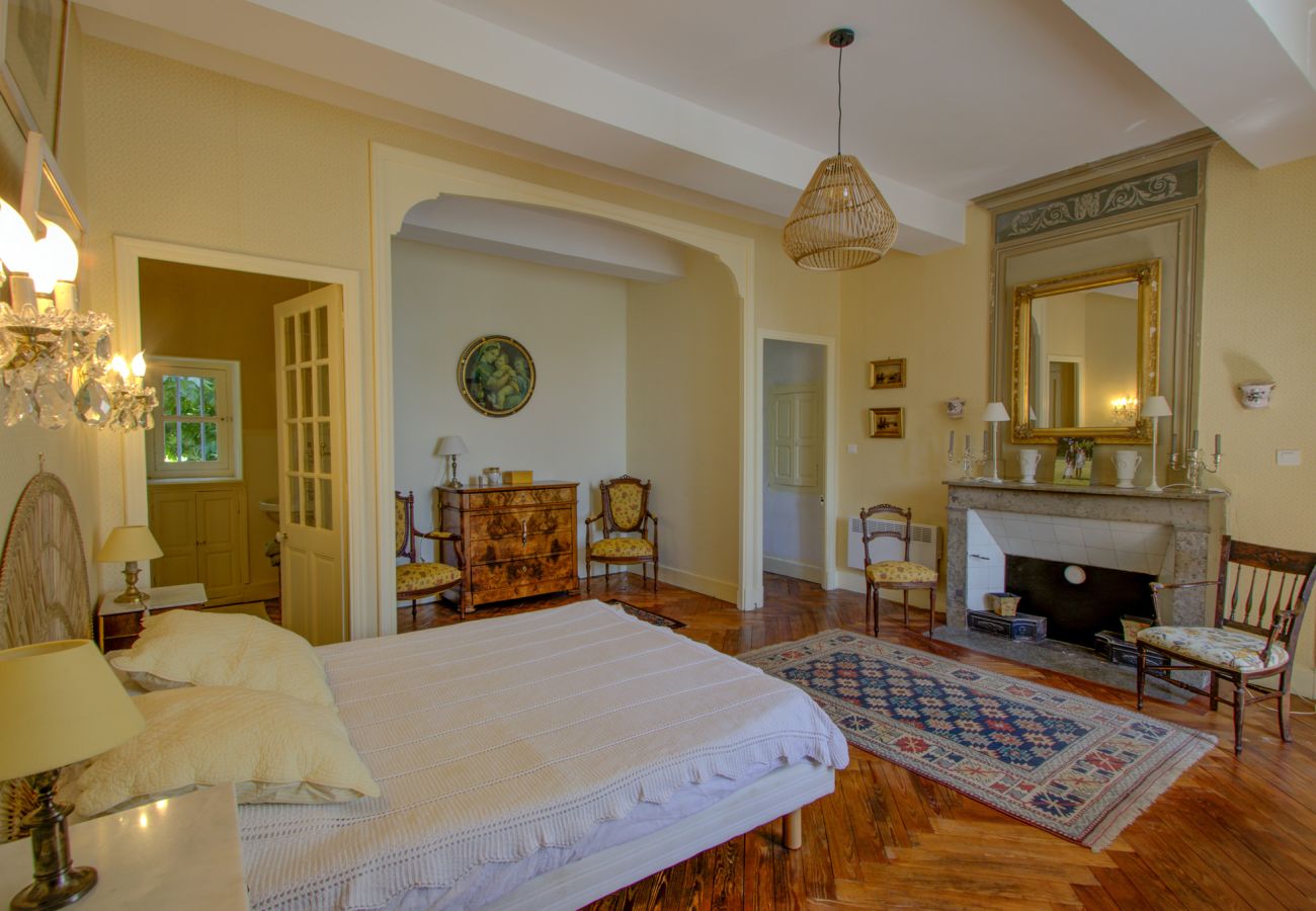 Maison à Rochegude - Grande maison bourgeoise avec piscine au cœur de la Drôme Provençale