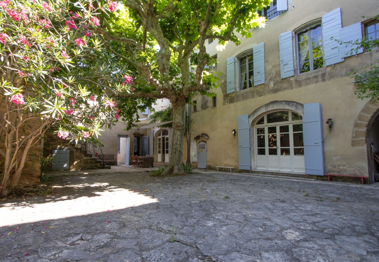 Maison à Rochegude - Grande maison bourgeoise avec piscine au cœur de la Drôme Provençale