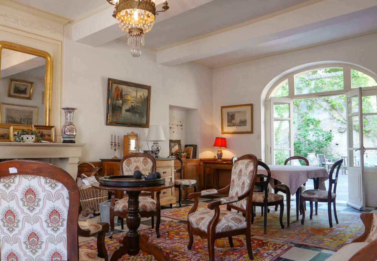 Maison à Rochegude - Grande maison bourgeoise avec piscine au cœur de la Drôme Provençale