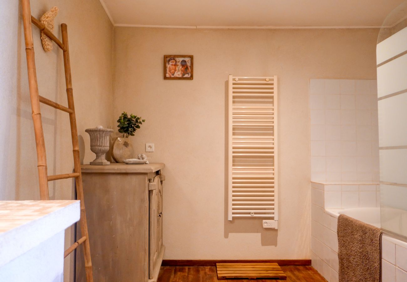 Maison à Suze-la-Rousse - Maison de village climatisée avec piscine privée, Suze-la-rousse - Drôme Provençale