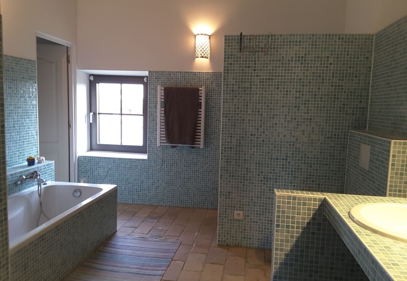 Maison à Bouchet - Mas en pierre authentique avec piscine privée – Bouchet, Drôme Provençale