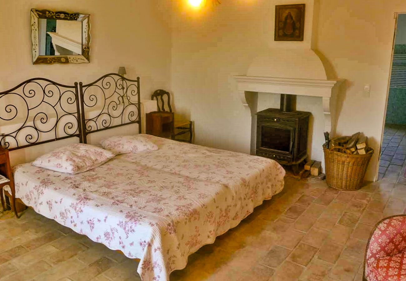 Maison à Bouchet - Mas en pierre authentique avec piscine privée – Bouchet, Drôme Provençale