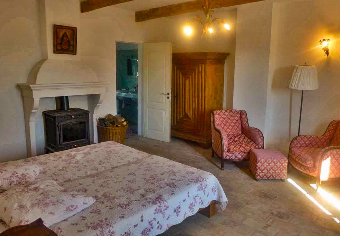 Maison à Bouchet - Mas en pierre authentique avec piscine privée – Bouchet, Drôme Provençale