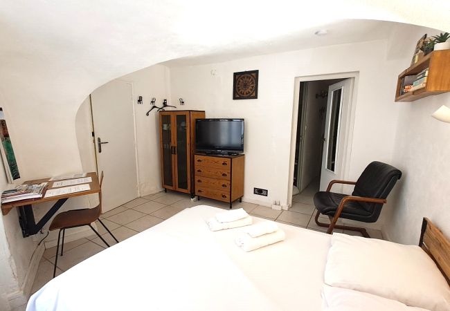 Studio à Saint-Paul-Trois-Châteaux - Studio cosy au cœur de Saint-Paul-Trois-Châteaux, Drôme Provençale