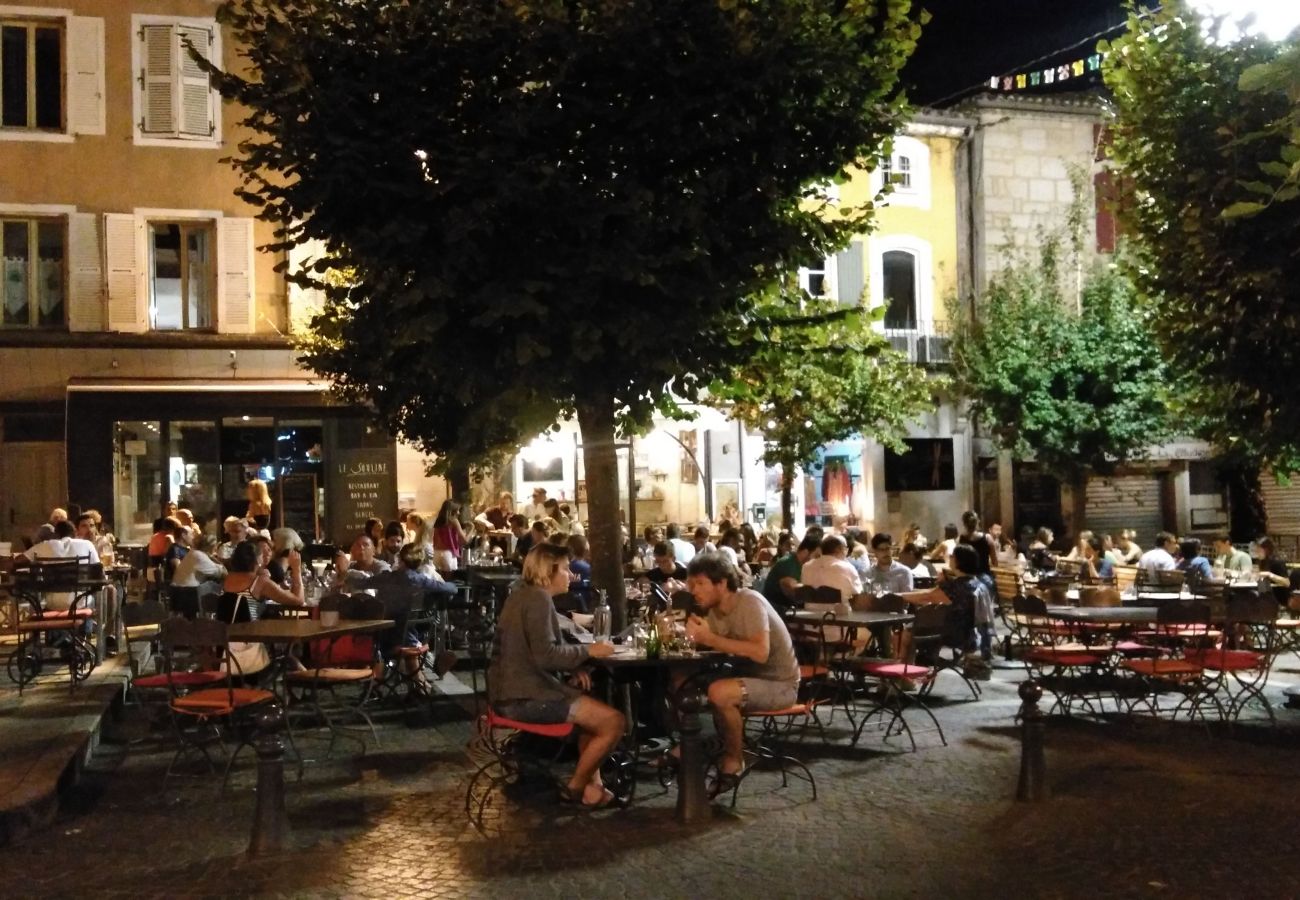 Studio à Saint-Paul-Trois-Châteaux - Studio cosy au cœur de Saint-Paul-Trois-Châteaux, Drôme Provençale