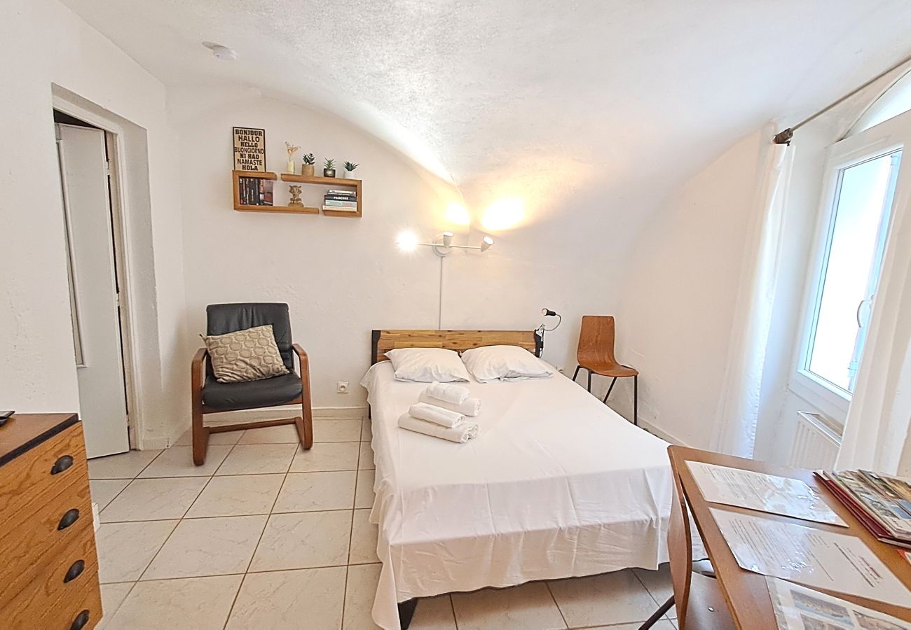 Studio à Saint-Paul-Trois-Châteaux - Studio cosy au cœur de Saint-Paul-Trois-Châteaux, Drôme Provençale