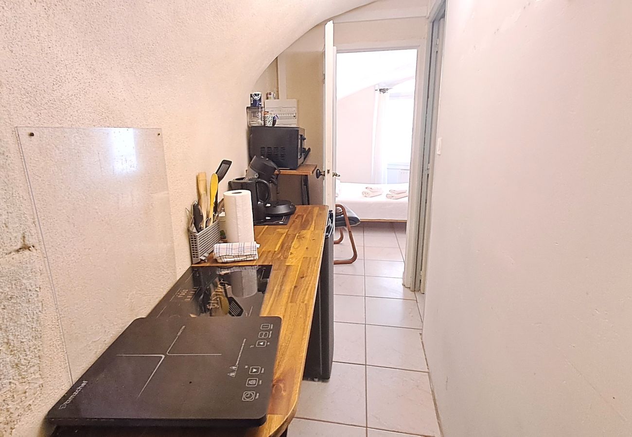 Studio à Saint-Paul-Trois-Châteaux - Studio cosy au cœur de Saint-Paul-Trois-Châteaux, Drôme Provençale