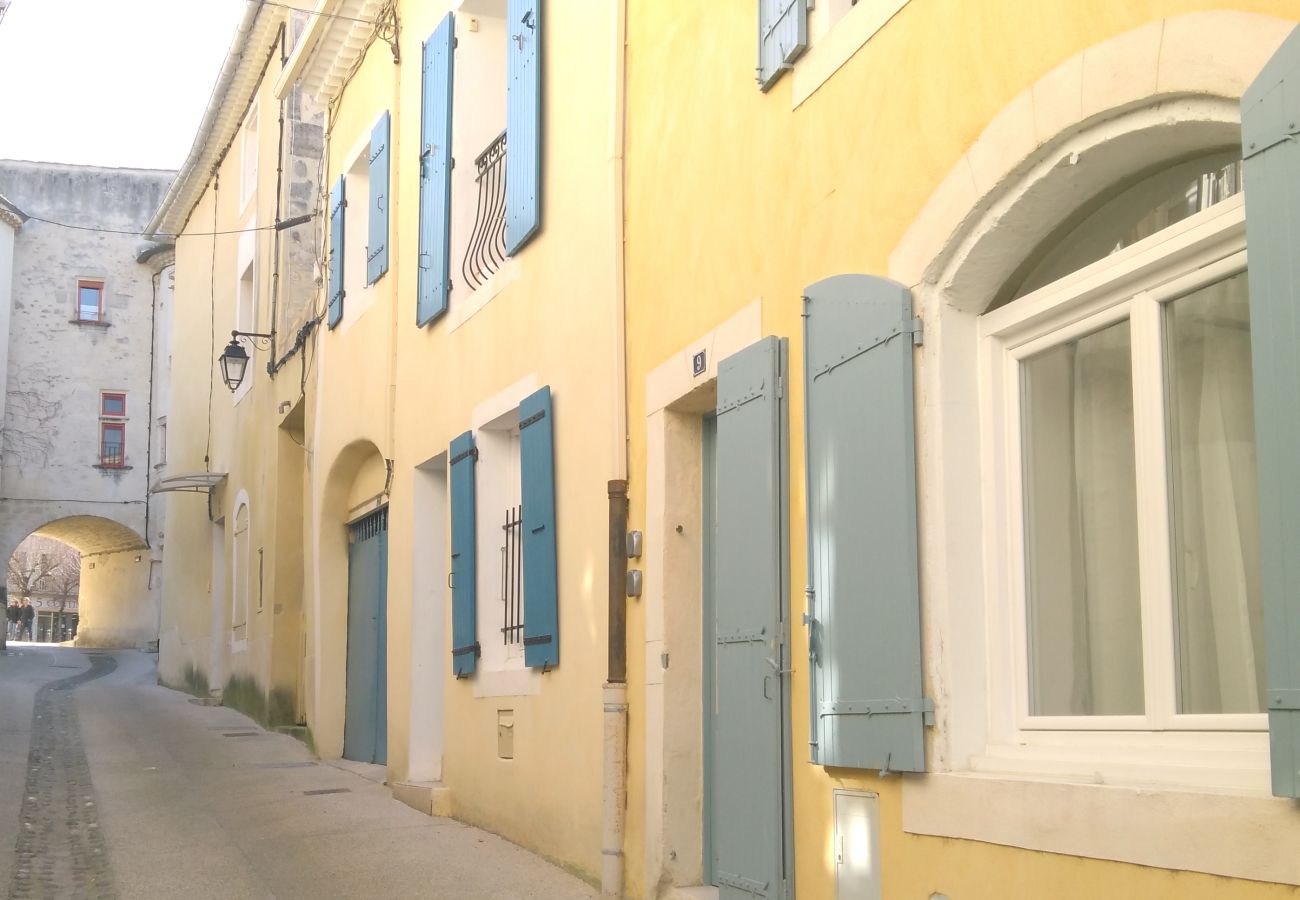 Appartement à Saint-Paul-Trois-Châteaux - Duplex avec terrasse et patio au cœur du village – Saint-Paul-Trois-Châteaux, Drôme Provençale