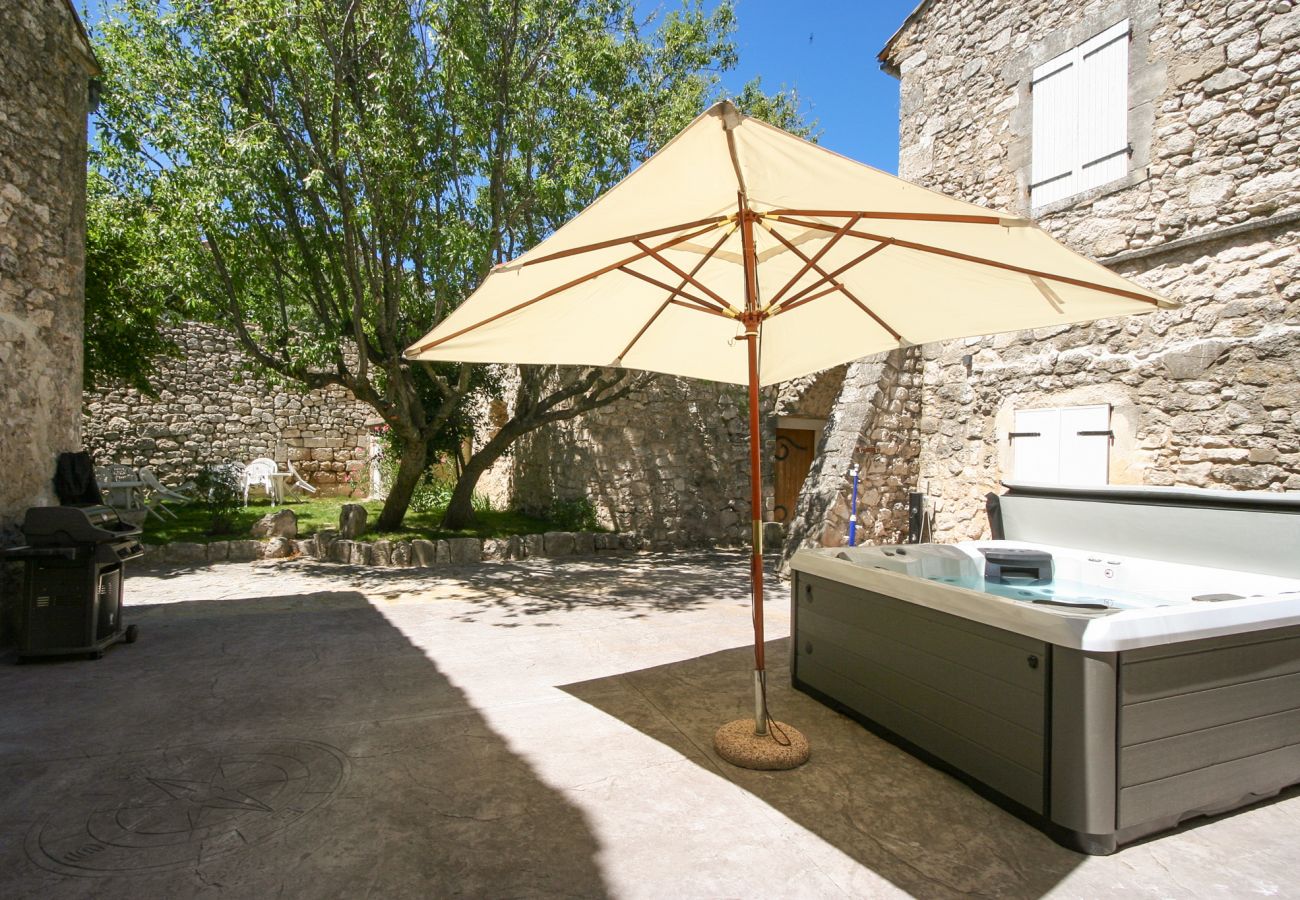 Maison à La Garde-Adhémar - Maison dans village classé avec jardin et jacuzzi