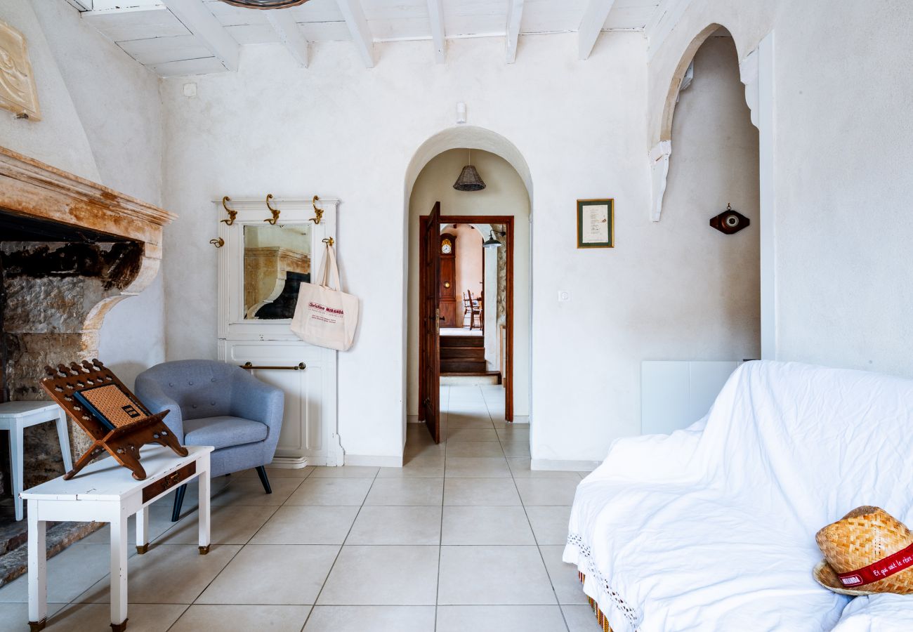 Maison à La Garde-Adhémar - Maison dans village classé avec jardin et jacuzzi