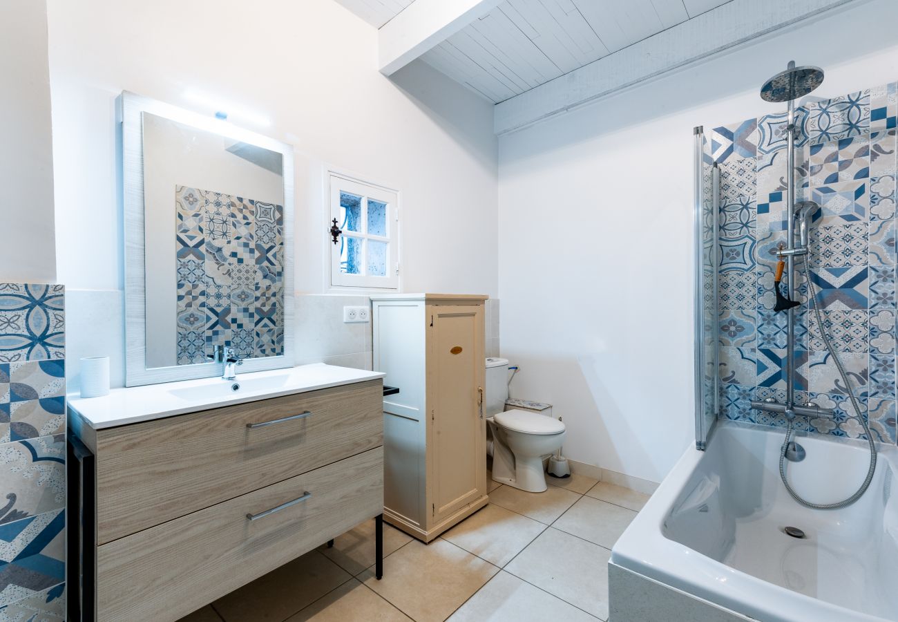 Maison à La Garde-Adhémar - Maison dans village classé avec jardin et jacuzzi