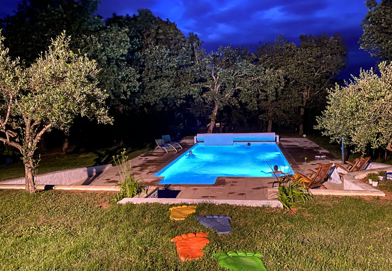 Maison à Colonzelle - Maison familiale avec jardin, piscine & nature – Colonzelle