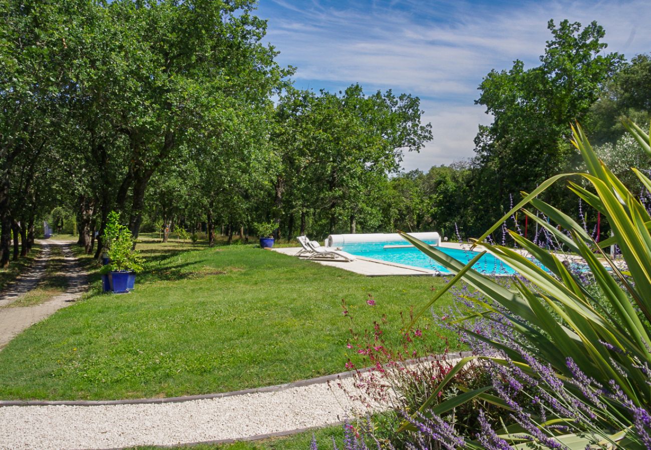 Maison à Colonzelle - Maison familiale avec jardin, piscine & nature – Colonzelle