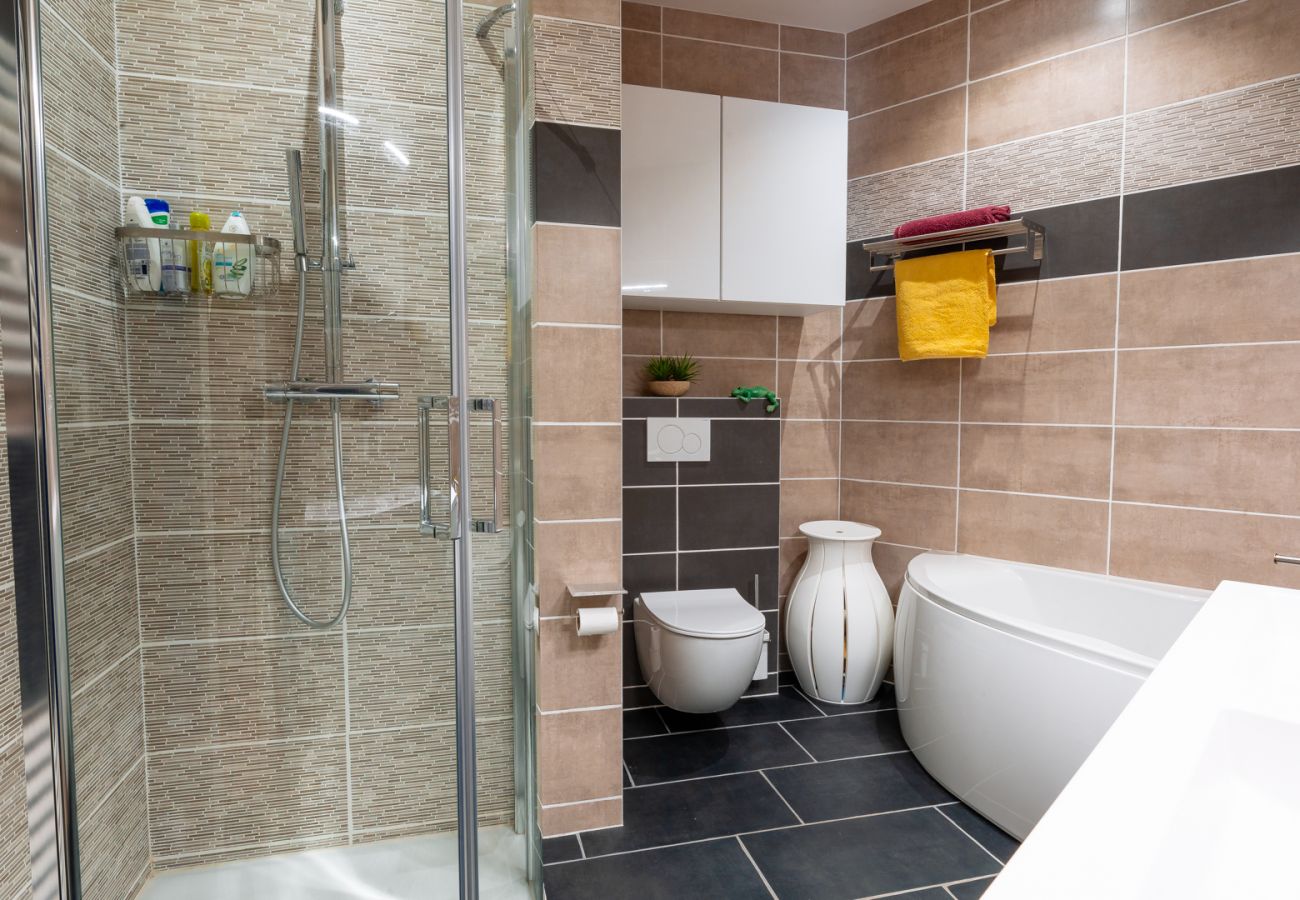 Maison à Colonzelle - Maison familiale avec jardin, piscine & nature – Colonzelle