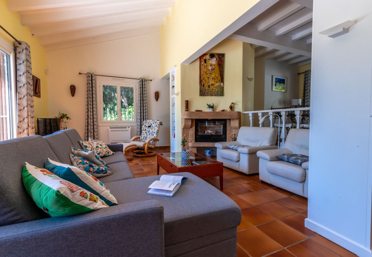 Maison à Colonzelle - Maison familiale avec jardin, piscine & nature – Colonzelle