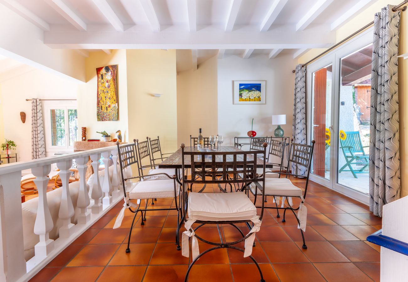 Maison à Colonzelle - Maison familiale avec jardin, piscine & nature – Colonzelle