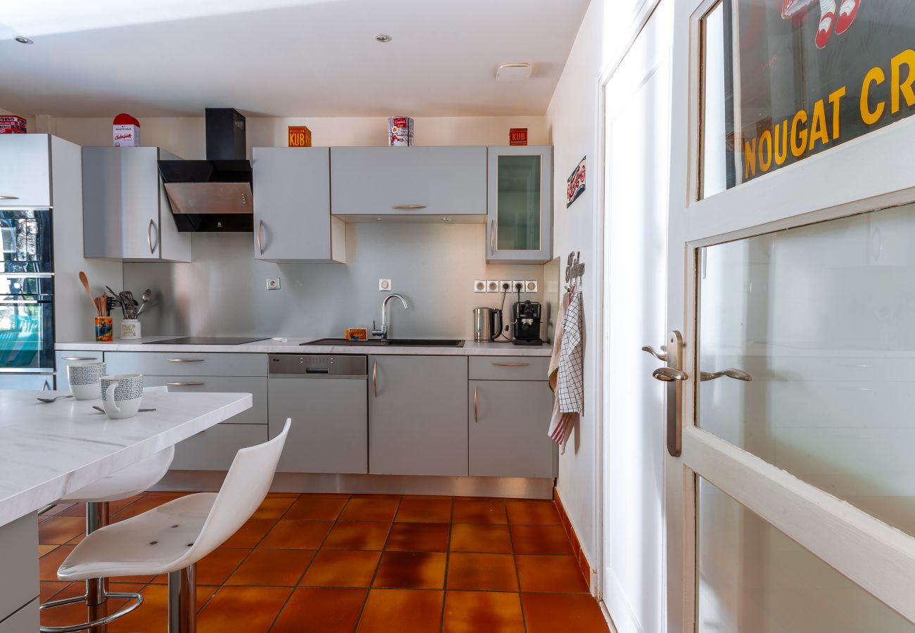 Maison à Colonzelle - Maison familiale avec jardin, piscine & nature – Colonzelle