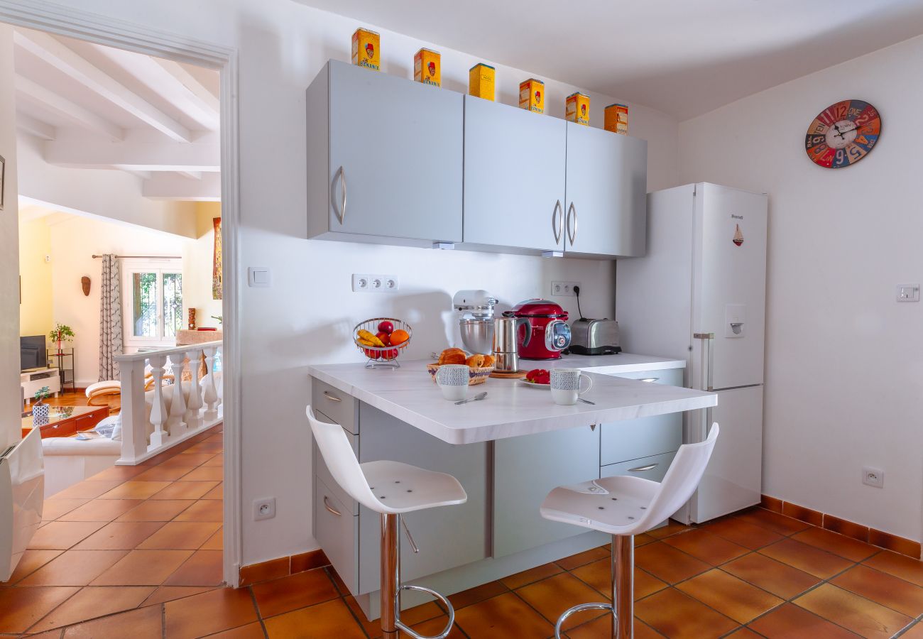 Maison à Colonzelle - Maison familiale avec jardin, piscine & nature – Colonzelle