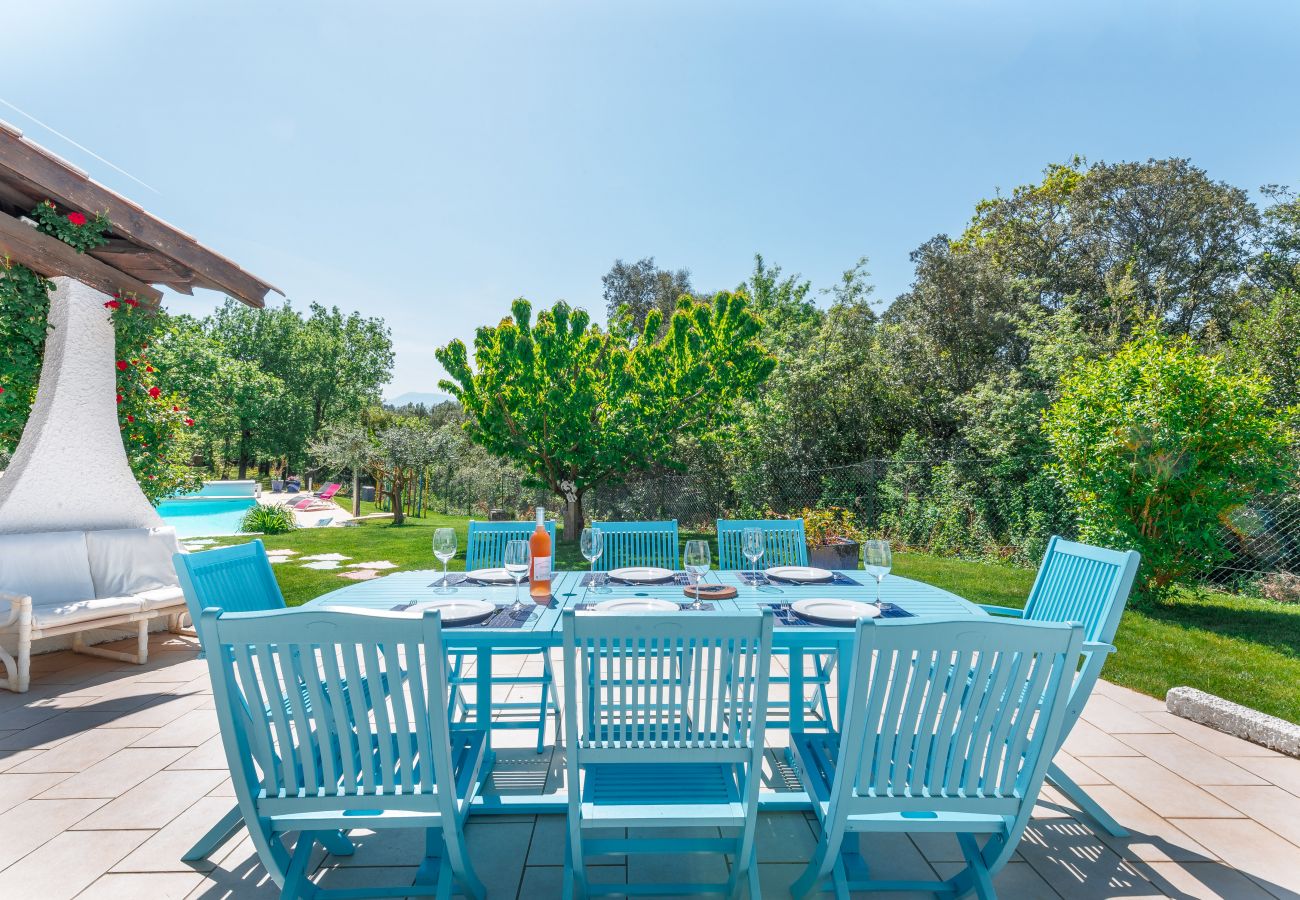 Maison à Colonzelle - Maison familiale avec jardin, piscine & nature – Colonzelle