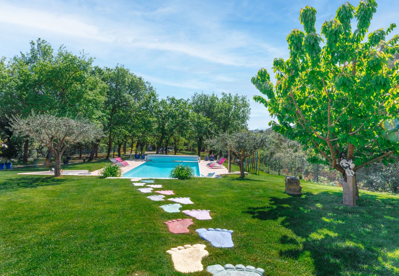 Maison à Colonzelle - Maison familiale avec jardin, piscine & nature – Colonzelle