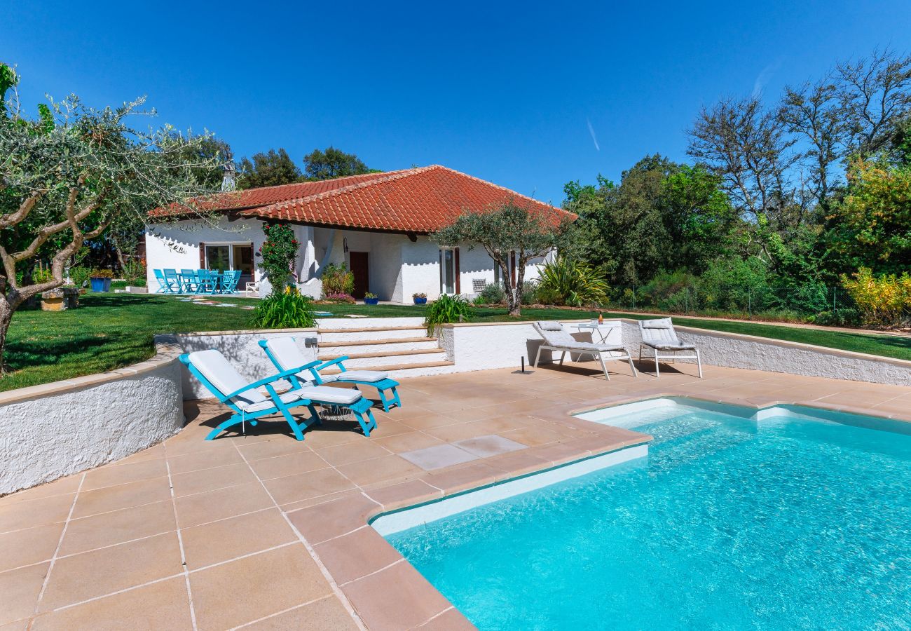 Maison à Colonzelle - Maison familiale avec jardin, piscine & nature – Colonzelle