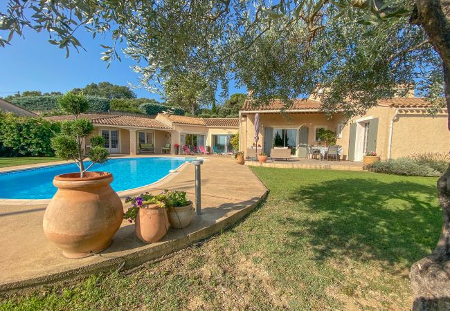 Villa à Rochegude - Villa familiale avec piscine et jardin en Drôme Provençale