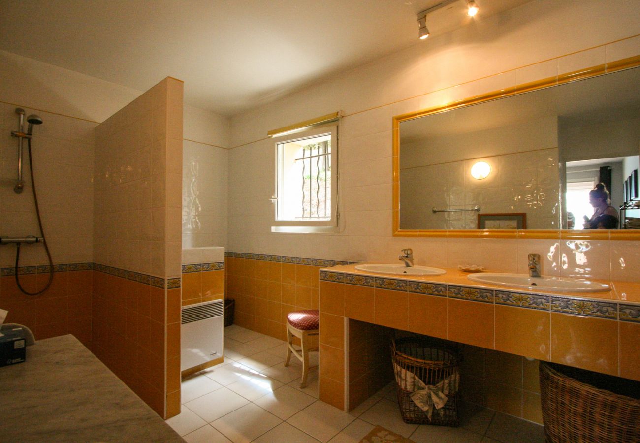 Villa à Rochegude - Villa familiale avec piscine et jardin en Drôme Provençale