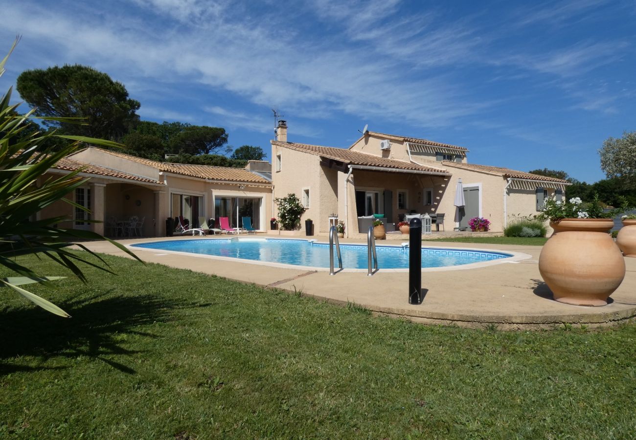 Villa à Rochegude - Villa familiale avec piscine et jardin en Drôme Provençale
