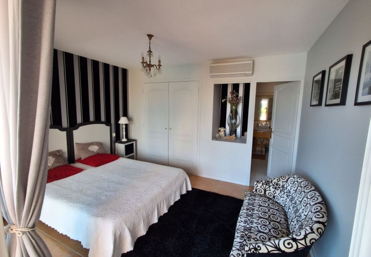 Villa à Rochegude - Villa familiale avec piscine et jardin en Drôme Provençale