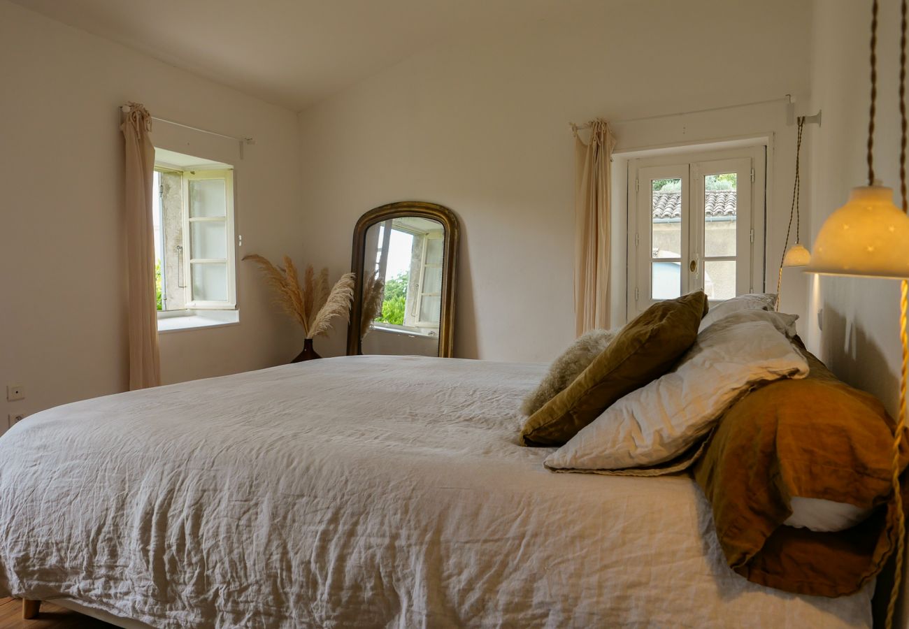 Maison à Rochegude - Maison de village avec piscine et terrain de pétanque – Rochegude, Drôme Provençale