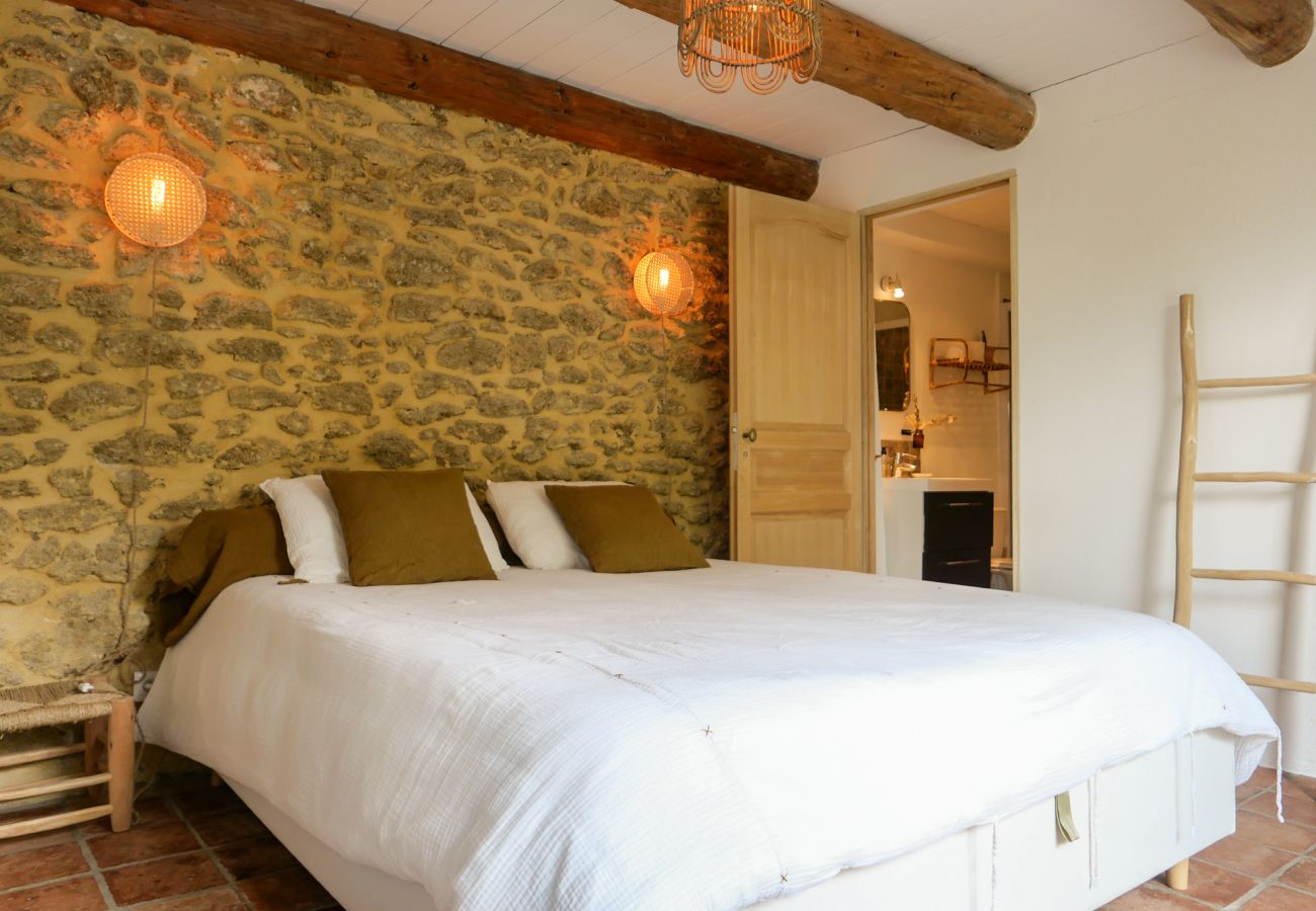 Maison à Rochegude - Maison de village avec piscine et terrain de pétanque – Rochegude, Drôme Provençale