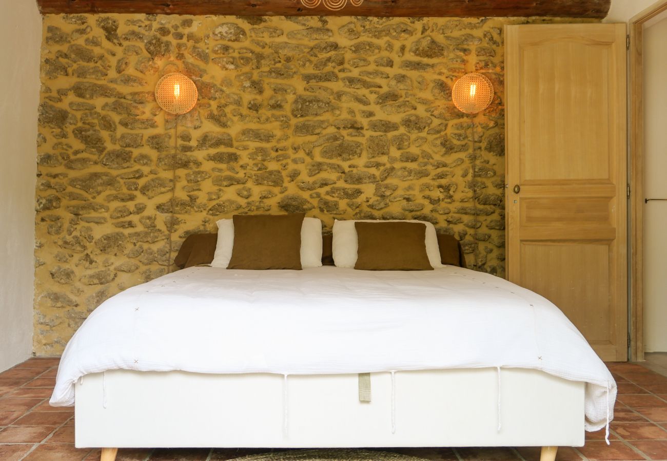 Maison à Rochegude - Maison de village avec piscine et terrain de pétanque – Rochegude, Drôme Provençale