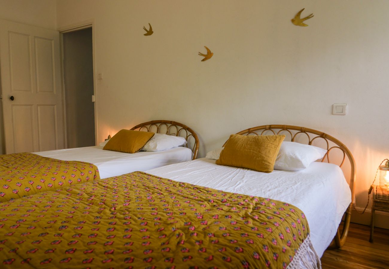 Maison à Rochegude - Maison de village avec piscine et terrain de pétanque – Rochegude, Drôme Provençale