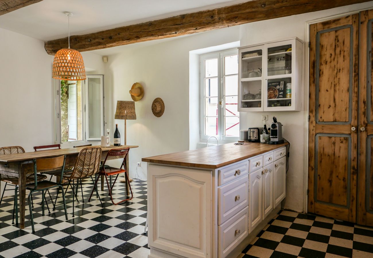 Maison à Rochegude - Maison de village avec piscine et terrain de pétanque – Rochegude, Drôme Provençale